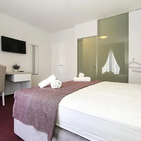Maxim & Guest house