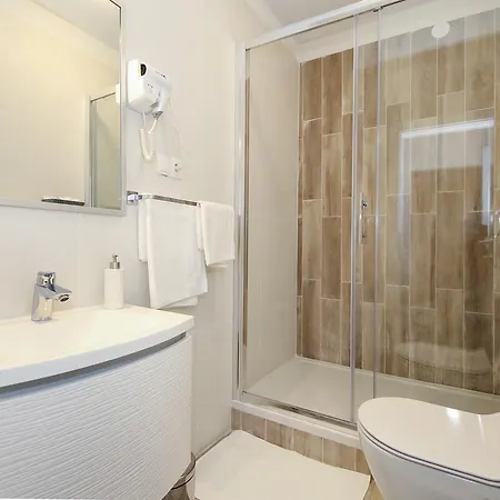 Guest house Maxim & 4*