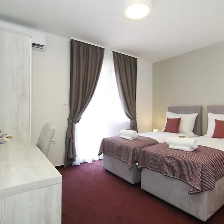 Maxim & Guest house