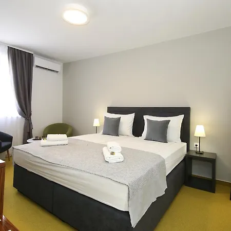 Maxim & Guest house